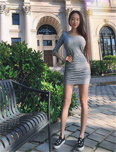 《男子的坤坤塞进女子的坤坤-美女的阴》