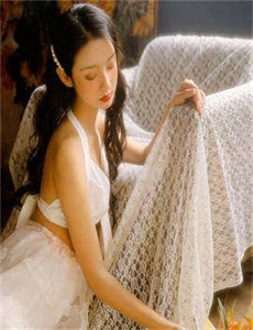 《美女坐脸-被多个强壮的黑人灌满精》