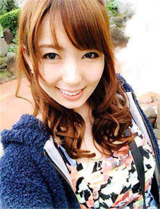 《穆盈-井川里予瓜》