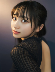 《美女被揉胸强操-调戏床上美女》